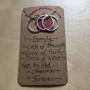 ‎Family necklace
